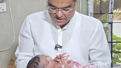 मां-शिशु सुरक्षा कवच योजना: नवजात बालिका को सुरक्षा किट भेंट-विधायक