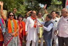 तीन राज्यों में भाजपा की ऐतिहासिक जीत पर वसुंधरा नगर विधायक कार्यालय में जश्न, पटाखे फोड़े और बांटी मिठाइयां