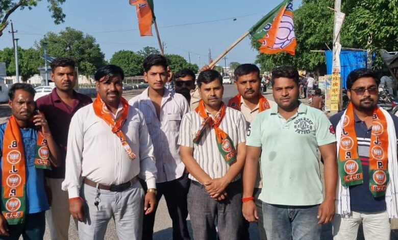 पश्चिम बंगाल समेत तीन राज्यों में भाजपा की ऐतिहासिक जीत पर मानपुर नगरिया में जश्न
