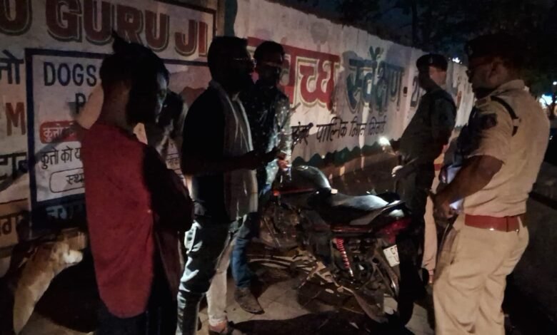दुर्ग पुलिस की सख्ती: अड्डेबाजी और खुले में शराब सेवन पर 51 प्रकरण दर्ज शाम से रात तक सघन चेकिंग, हुड़दंगियों पर दुर्ग पुलिस की कड़ी कार्रवाई