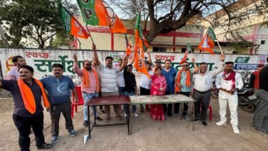 तीन राज्यों में भाजपा की जीत पर दुर्ग में जश्न, विधायक ललित चंद्राकर के निवास पर गूंजे ढोल-नगाड़े