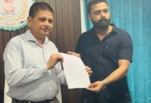 स्वास्थ्य सुविधाओं को लेकर युवा कांग्रेस का प्रदर्शन, सीएमएचओ को सौंपा ज्ञापन