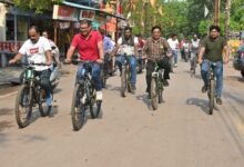 साइकिल से निरीक्षण पर निकले निगम आयुक्त,खेल मैदान और उद्यान का लिया जाएगा