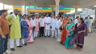 पेट्रोल-डीजल की बढ़ती कीमतों के खिलाफ कांग्रेस का ‘हल्ला बोल’ प्रदर्शन