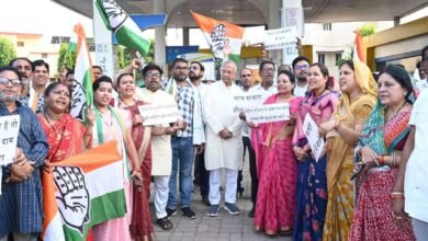पेट्रोल-डीजल और गैस मूल्य वृद्धि के खिलाफ कांग्रेस का हल्ला बोल, रिसाली में जोरदार प्रदर्शन पेट्रोल-डीजल और गैस मूल्य वृद्धि के खिलाफ कांग्रेस का हल्ला बोल, रिसाली में जोरदार प्रदर्शन