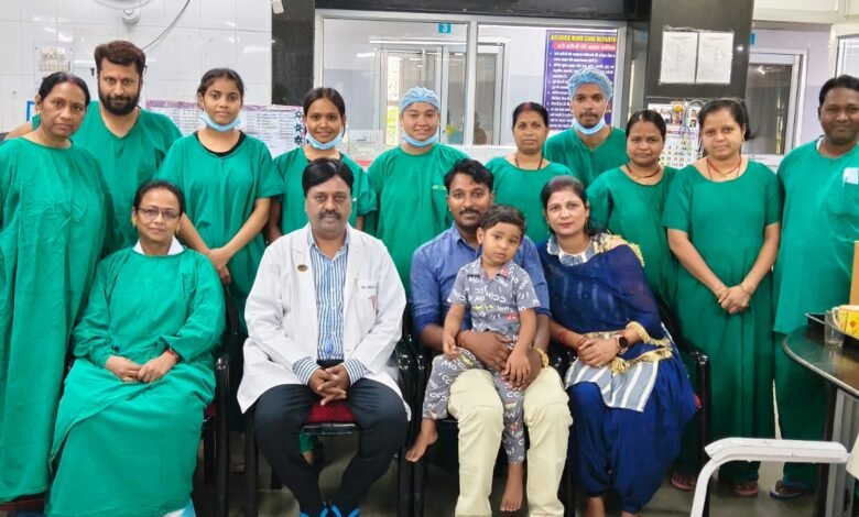 जवाहरलाल नेहरू चिकित्सालय के बर्न यूनिट ने गंभीर रूप से झुलसे बच्चे को दी नई जिंदगी जवाहरलाल नेहरू चिकित्सालय के बर्न यूनिट ने गंभीर रूप से झुलसे बच्चे को दी नई जिंदगी