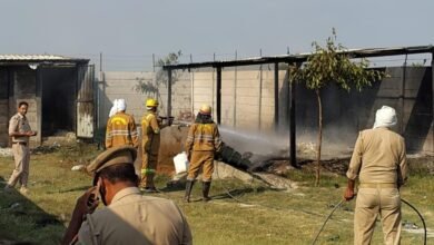पटाखा फैक्ट्री में भीषण आग, पांच मजदूर गंभीर रूप से झुलसे पटाखा फैक्ट्री में भीषण आग, पांच मजदूर गंभीर रूप से झुलसे