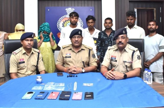 ब्रेकिंग न्यूज़: सूने मकानों में चोरी करने वाले अंतरजिला गिरोह का पर्दाफाश, 6 आरोपी और एक नाबालिग पकड़े गए