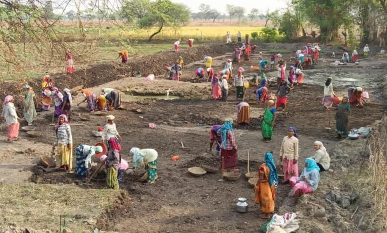 मोर गांव मोर पानी महाभियान से दुर्ग जिले में जल संरक्षण और रोजगार को नई गति 102 ग्राम पंचायतों में 112 नवा तरिया व तालाब गहरीकरण कार्य स्वीकृत, महिला समूहों को मिलेगा संचालन का जिम्मा