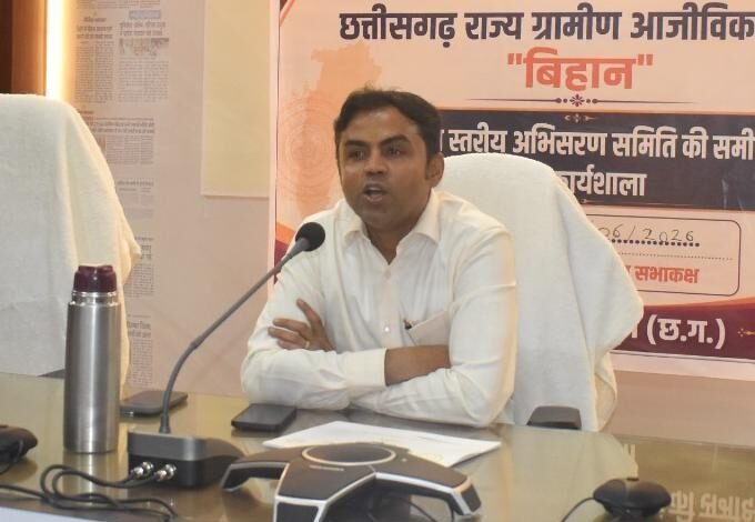 लखपति दीदी निर्माण के लिए जिला स्तरीय अभिसरण समिति की समीक्षा बैठक आयोजित विभागीय योजनाओं के समन्वय से महिलाओं की आय बढ़ाने और आत्मनिर्भर बनाने पर जोर