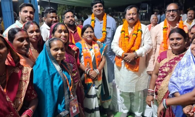 भक्ति और आस्था का अद्भुत संगम, श्रीराम कथा में उमड़ी श्रद्धालुओं की भीड़ रामकथा ने दिया संस्कार और मर्यादा का संदेश, समापन पर पहुंचे सांसद विजय बघेल
