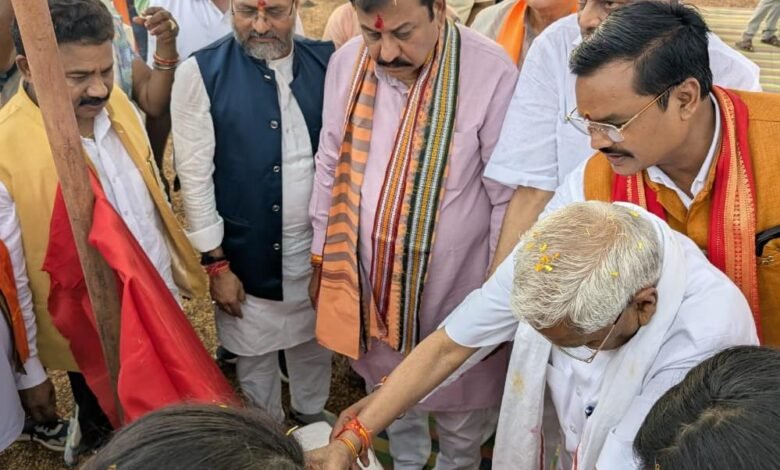 आहिवारा में भाजपा मंडल कार्यालय निर्माण का भूमि पूजन, सांसद विजय बघेल ने किया शुभारंभ संगठनात्मक गतिविधियों का प्रमुख केंद्र बनेगा मंडल कार्यालय- विजय बघेल