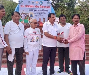 भिलाई में 12वें अंतर्राष्ट्रीय योग दिवस पर भव्य आयोजन, सांसद विजय बघेल ने किया योगाभ्यास भिलाई में 12वें अंतर्राष्ट्रीय योग दिवस पर भव्य आयोजन, सांसद विजय बघेल ने किया योगाभ्यास