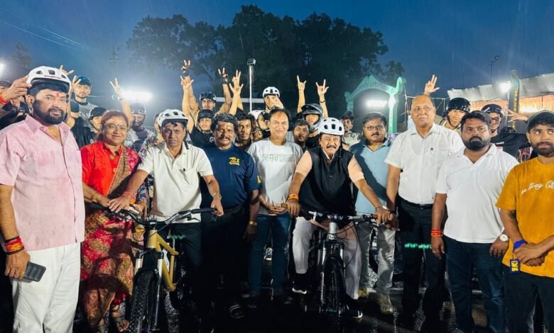 भिलाई में पहली बार आयोजित हुई दो दिवसीय MTB फ्रीस्टाइल साइक्लिंग चैंपियनशिप, बारिश के बीच खिलाड़ियों का हौसला बढ़ाने पहुंचे सांसद विजय बघेल भिलाई में पहली बार आयोजित हुई दो दिवसीय MTB फ्रीस्टाइल साइक्लिंग चैंपियनशिप, बारिश के बीच खिलाड़ियों का हौसला बढ़ाने पहुंचे सांसद विजय बघेल