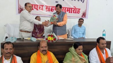 कुम्हारी नगर पालिका में मनोनीत एल्डरमैनों का शपथ ग्रहण, सांसद विजय बघेल ने दिलाई जनसेवा की जिम्मेदारी का एहसास कुम्हारी नगर पालिका में मनोनीत एल्डरमैनों का शपथ ग्रहण, सांसद विजय बघेल ने दिलाई जनसेवा की जिम्मेदारी का एहसास