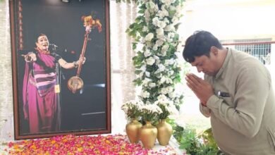 ग्राम गनियारी में पद्म विभूषण डॉ. तीजनबाई को भावभीनी श्रद्धांजलि  सभा में शामिल हुए भाजपा नेता कन्हैया सोनी, लोककला और संस्कृति में योगदान को किया नमन