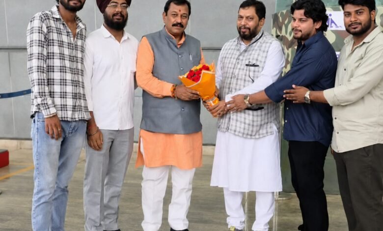 राष्ट्रपति के आधिकारिक प्रतिनिधिमंडल के सदस्य के रूप में विदेश यात्रा पर रवाना हुए सांसद विजय बघेल दी विदाई राष्ट्रपति के आधिकारिक प्रतिनिधिमंडल के सदस्य के रूप में विदेश यात्रा पर रवाना हुए सांसद विजय बघेल दी विदाई