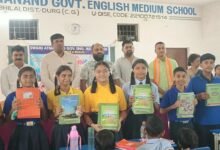 स्वामी आत्मानंद स्कूल, सेक्टर-6 में धूमधाम से मनाया गया शाला प्रवेश उत्सव चयनित विद्यार्थियों को कॉपी-पुस्तक, यूनिफॉर्म एवं साइकिल का किया गया वितरण