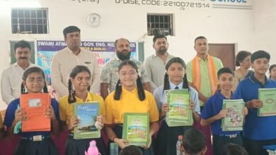 स्वामी आत्मानंद स्कूल, सेक्टर-6 में धूमधाम से मनाया गया शाला प्रवेश उत्सव चयनित विद्यार्थियों को कॉपी-पुस्तक, यूनिफॉर्म एवं साइकिल का किया गया वितरण स्वामी आत्मानंद स्कूल, सेक्टर-6 में धूमधाम से मनाया गया शाला प्रवेश उत्सव चयनित विद्यार्थियों को कॉपी-पुस्तक, यूनिफॉर्म एवं साइकिल का किया गया वितरण