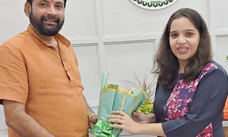 नव नियुक्त निगम आयुक्त सुरुचि सिंह से मिले सांसद प्रतिनिधि प्रमोद सिंह भिलाई निगम के विकास एवं जनहित मुद्दों पर हुई सार्थक चर्चा नव नियुक्त निगम आयुक्त सुरुचि सिंह से मिले सांसद प्रतिनिधि प्रमोद सिंह भिलाई निगम के विकास एवं जनहित मुद्दों पर हुई सार्थक चर्चा