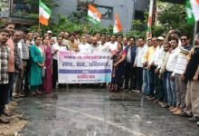 परीक्षा अनियमितताओं के विरोध में कांग्रेस का प्रदर्शन, शिक्षा मंत्री के इस्तीफे की मांग मुकेश चंद्राकर व नरसिंह नाथ के नेतृत्व में सुपेला-कोसा नगर में प्रदर्शन, छात्रों पर दर्ज एफआईआर वापस लेने की मांग