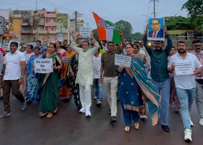 रिसाली में कांग्रेस का विरोध प्रदर्शन, राहुल गांधी समेत नेताओं की गिरफ्तारी के विरोध में केंद्र सरकार के खिलाफ नारेबाजी जोहर चौक पर कांग्रेस कार्यकर्ताओं का प्रदर्शन, लोकतंत्र की रक्षा और युवाओं के अधिकारों की सुरक्षा की उठाई मांग