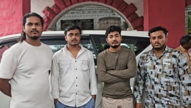 जानलेवा हमले के मुख्य फरार आरोपियों की गिरफ्तारी की मांग, पीड़ित परिवार ने एसपी दुर्ग को सौंपा ज्ञापन जानलेवा हमले के मुख्य फरार आरोपियों की गिरफ्तारी की मांग, पीड़ित परिवार ने एसपी दुर्ग को सौंपा ज्ञापन