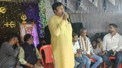 कृष्णानगर में जस गीत एवं झांकी प्रतियोगिता का भव्य आयोजन लोक कलाकार दुकालू यादव की प्रस्तुति ने बांधा समां कृष्णानगर में जस गीत एवं झांकी प्रतियोगिता का भव्य आयोजन लोक कलाकार दुकालू यादव की प्रस्तुति ने बांधा समां
