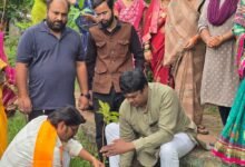 एक पेड़ माँ के नाम’ अभियान के तहत जुनवानी में हुआ वृक्षारोपण