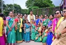 विश्व आदिवासी दिवस पर भव्य रैली, पारंपरिक वेशभूषा में उमड़ा आदिवासी समाज