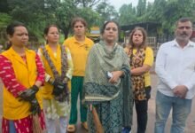 सिविक सेंटर में गंदगी का अंबार, भाजपा कार्यकर्ताओं ने चलाया सफाई अभियान