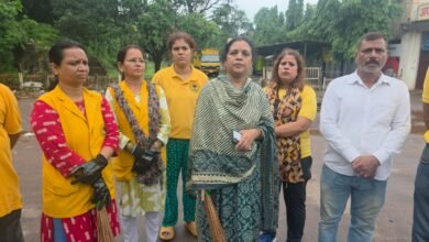 सिविक सेंटर में गंदगी का अंबार, भाजपा कार्यकर्ताओं ने चलाया सफाई अभियान