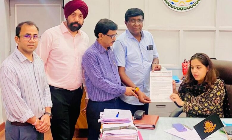 करोड़ों के स्वच्छता टेंडर के बावजूद भिलाई में सफाई व्यवस्था बदहाल : डॉ. प्रदीप चौधरी करोड़ों के स्वच्छता टेंडर के बावजूद भिलाई में सफाई व्यवस्था बदहाल : डॉ. प्रदीप चौधरी