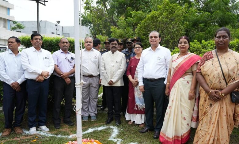 जेएलएन अस्पताल में हर्षोल्लास से मना स्वतंत्रता दिवस, उत्कृष्ट कार्य करने वाले पांच कर्मी सम्मानित जेएलएन अस्पताल में हर्षोल्लास से मना स्वतंत्रता दिवस, उत्कृष्ट कार्य करने वाले पांच कर्मी सम्मानित