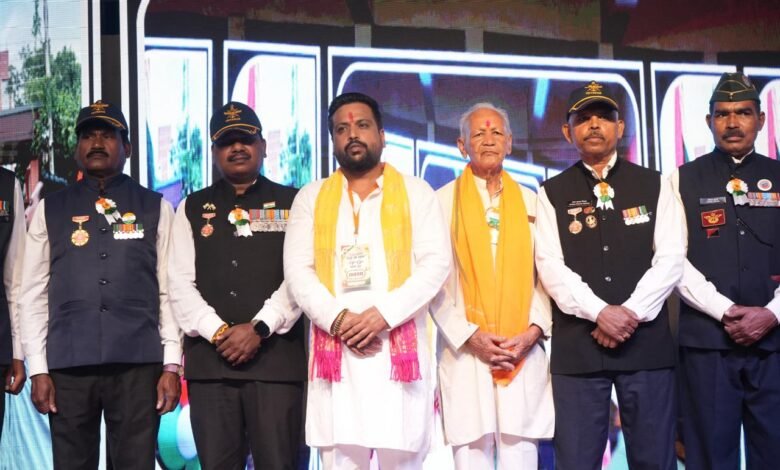 एक शाम देश के नाम: देशभक्ति के रंग में रंगा वैशाली नगर एक शाम देश के नाम: देशभक्ति के रंग में रंगा वैशाली नगर