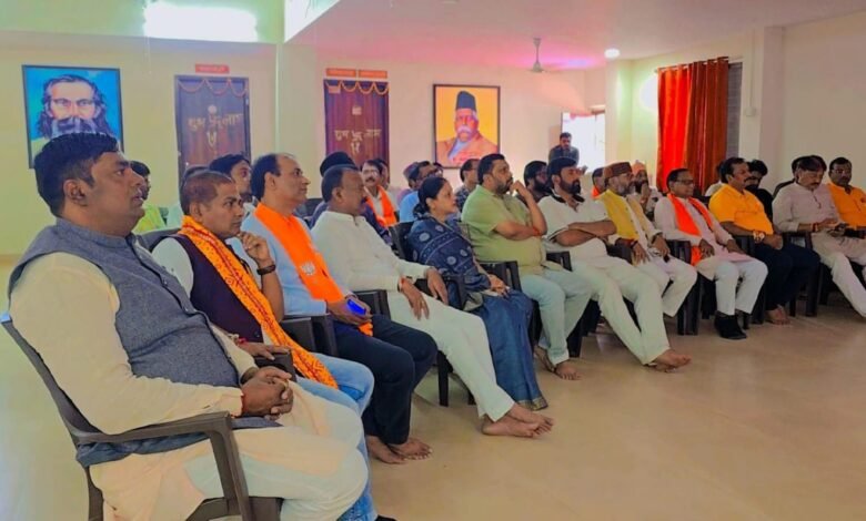 जिला भाजपा कार्यालय में गूंजी ‘मन की बात’, मोदी के विचारों से कार्यकर्ताओं में दिखा उत्साह जिला भाजपा कार्यालय में गूंजी ‘मन की बात’, मोदी के विचारों से कार्यकर्ताओं में दिखा उत्साह