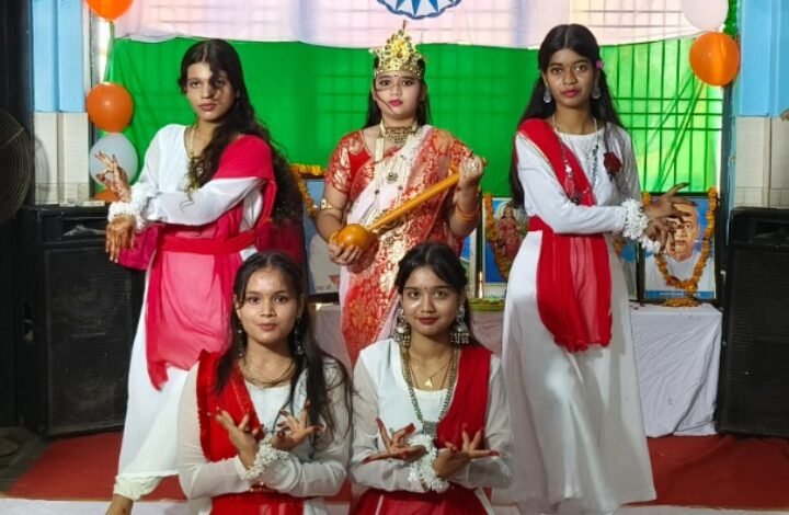कासगंज: एन.आर. पब्लिक स्कूल में गूंजा वंदे मातरम्, विद्यार्थियों ने दी शानदार प्रस्तुतियां कासगंज: एन.आर. पब्लिक स्कूल में गूंजा वंदे मातरम्, विद्यार्थियों ने दी शानदार प्रस्तुतियां