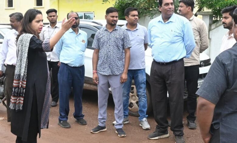 निगम आयुक्त सुरूचि सिंह ने किया विकास कार्यों का निरीक्षण, अधिकारियों को दिए समयबद्ध कार्य पूर्ण करने के निर्देश