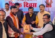शिक्षक दिवस पर शिक्षकों का सम्मान, सांसद विजय बघेल ने भेंट किए प्रशंसा पत्र