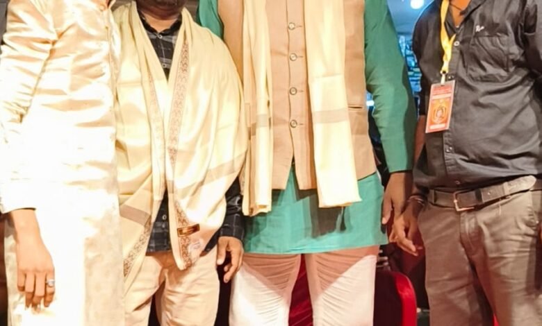 कोहका चांदनी चौक में दहीहंडी उत्सव में शामिल हुए भाजपा नेता कन्हैया सोनी कोहका चांदनी चौक में दहीहंडी उत्सव में शामिल हुए भाजपा नेता कन्हैया सोनी