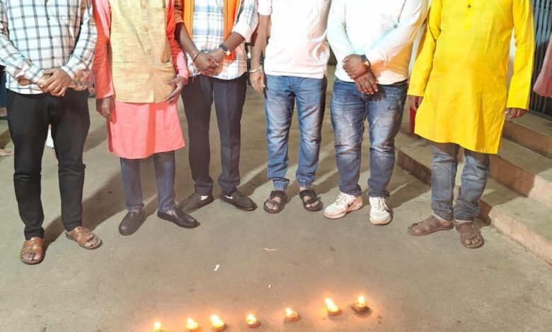 प्रधानमंत्री मोदी के जन्मदिन पर मरीजों को फल सैकड़ों वितरण आशीर्वाद के दीये जलाए