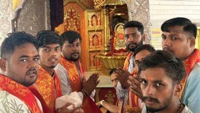 गणेश जी को प्रथम आमंत्रण के बाद माँ के दरबार पहुँची लालमैदान दुर्गोत्सव समिति गणेश जी को प्रथम आमंत्रण के बाद माँ के दरबार पहुँची लालमैदान दुर्गोत्सव समिति