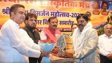 भिलाई की गणेश झांकियों का ग्लोब चौक पर हुआ सम्मान भिलाई की गणेश झांकियों का ग्लोब चौक पर हुआ सम्मान