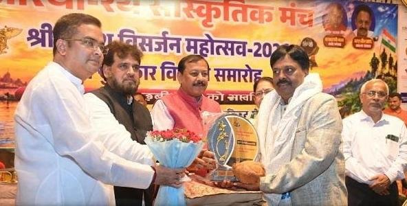 भिलाई की गणेश झांकियों का ग्लोब चौक पर हुआ सम्मान