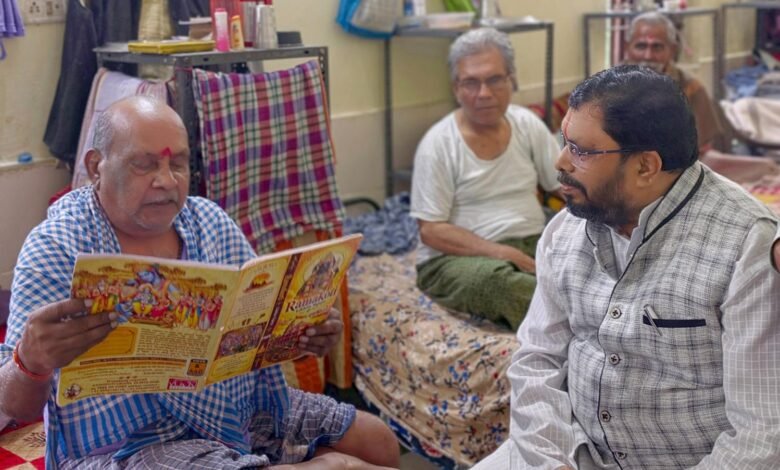 विवेकानंद विचार मंच पहुंचावृद्धजनों के बीच, जन्मदिन व विशेष अवसरों पर बुजुर्गों के साथ समय बिताने की अपील विवेकानंद विचार मंच पहुंचावृद्धजनों के बीच, जन्मदिन व विशेष अवसरों पर बुजुर्गों के साथ समय बिताने की अपील