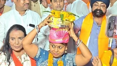 सेवा के 25 साल, समरसता का संकल्प,13 मंडलों में पहुंचे गुरु रविदास जन्मस्थली की पावन मिट्टी के कलश सेवा के 25 साल, समरसता का संकल्प,13 मंडलों में पहुंचे गुरु रविदास जन्मस्थली की पावन मिट्टी के कलश