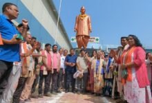 गांधी-शास्त्री जयंती पर सांसद विजय बघेल ने लाल बहादुर शास्त्री अस्पताल में चलाया स्वच्छता अभियान