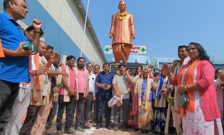 गांधी-शास्त्री जयंती पर सांसद विजय बघेल ने लाल बहादुर शास्त्री अस्पताल में चलाया स्वच्छता अभियान गांधी-शास्त्री जयंती पर सांसद विजय बघेल ने लाल बहादुर शास्त्री अस्पताल में चलाया स्वच्छता अभियान