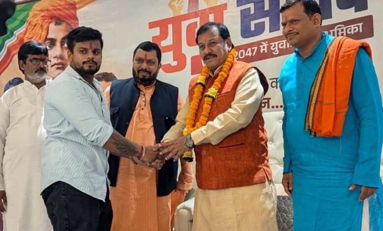 युवा संवाद : विजन 2047 में युवाओं की भूमिका पर सांसद विजय बघेल ने किया संवाद