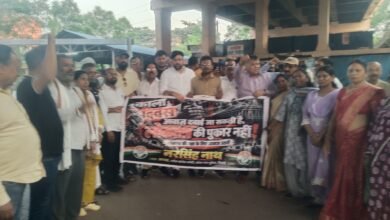 केंद्र सरकार की नीतियों के विरोध में कांग्रेस का ‘काला दिवस’, अंबेडकर चौक पर जोरदार प्रदर्शन केंद्र सरकार की नीतियों के विरोध में कांग्रेस का ‘काला दिवस’, अंबेडकर चौक पर जोरदार प्रदर्शन